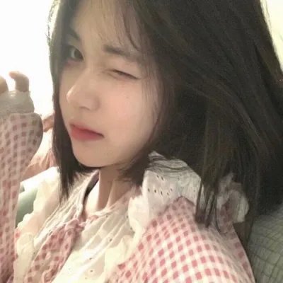 她比烟花寂寞